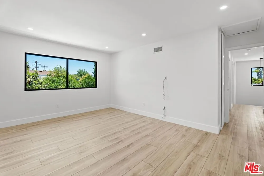 19701 Blythe Street Los Angeles, CA 91306