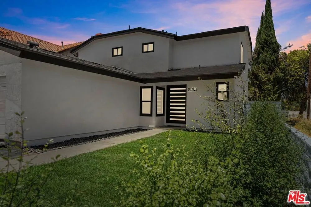 19701 Blythe Street Los Angeles, CA 91306