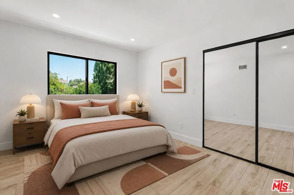 19701 Blythe Street Los Angeles, CA 91306
