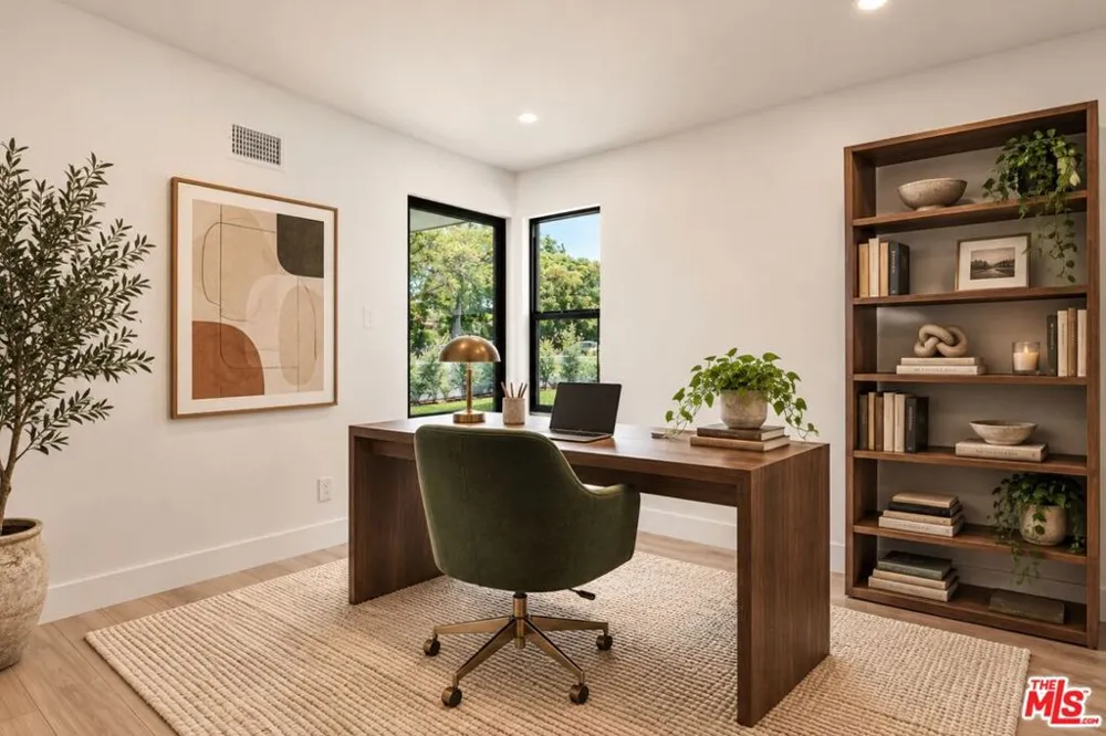 19701 Blythe Street Los Angeles, CA 91306