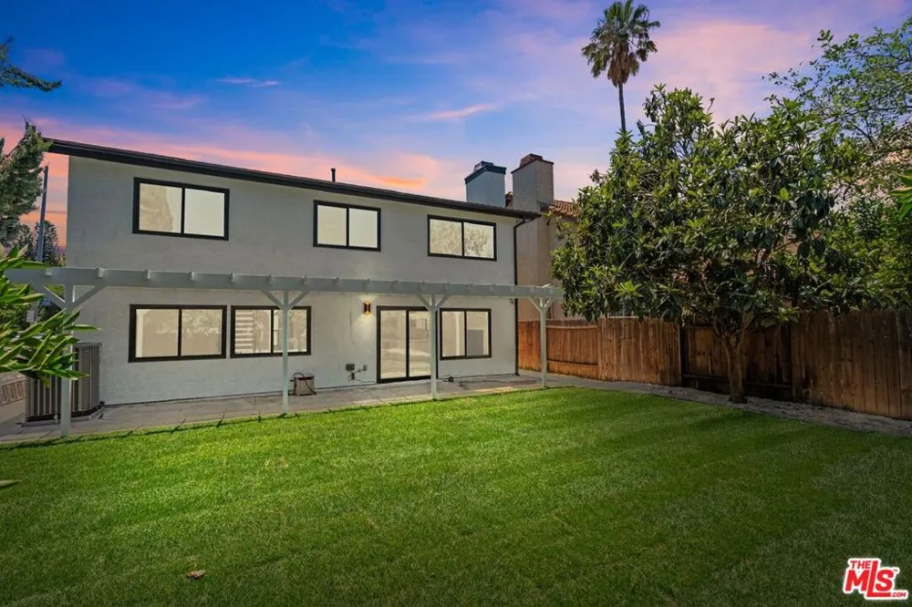 19701 Blythe Street Los Angeles, CA 91306