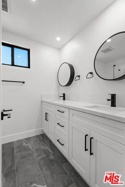 19701 Blythe Street Los Angeles, CA 91306