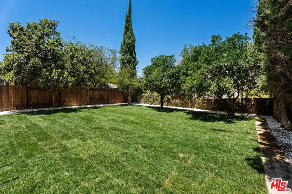19701 Blythe Street Los Angeles, CA 91306