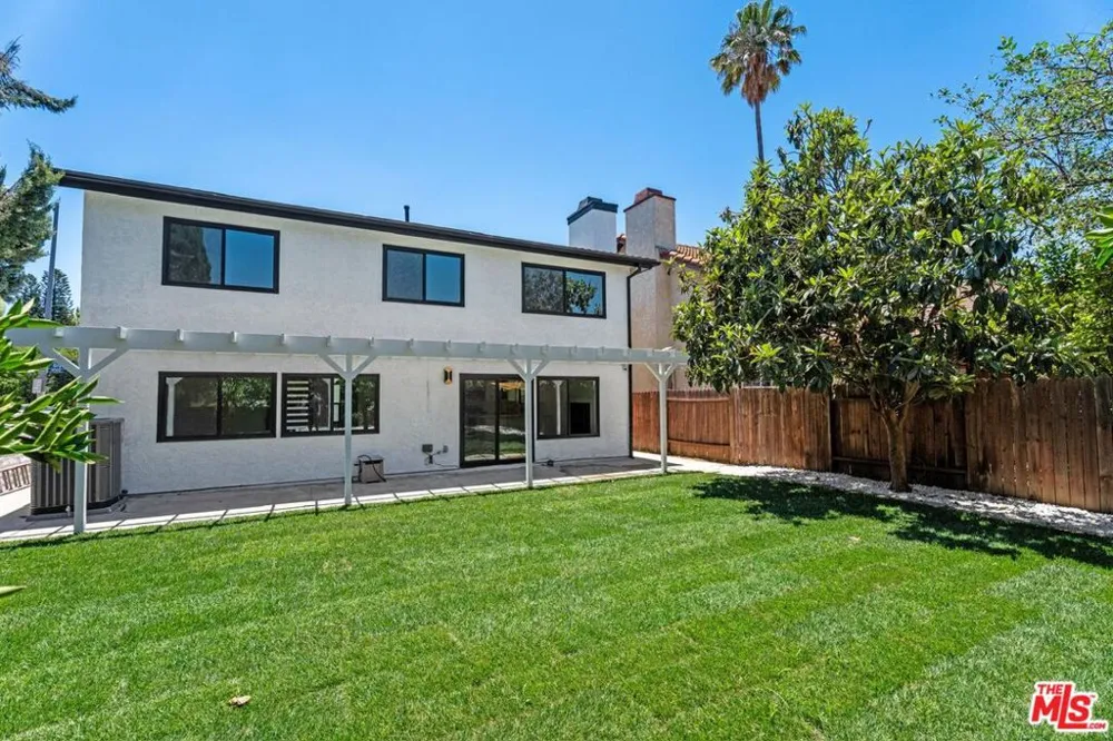 19701 Blythe Street Los Angeles, CA 91306
