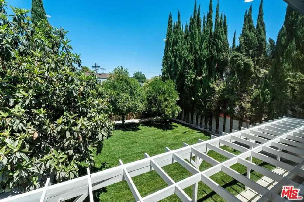 19701 Blythe Street Los Angeles, CA 91306