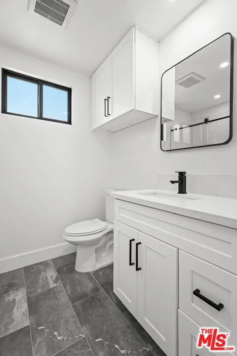 19701 Blythe Street Los Angeles, CA 91306