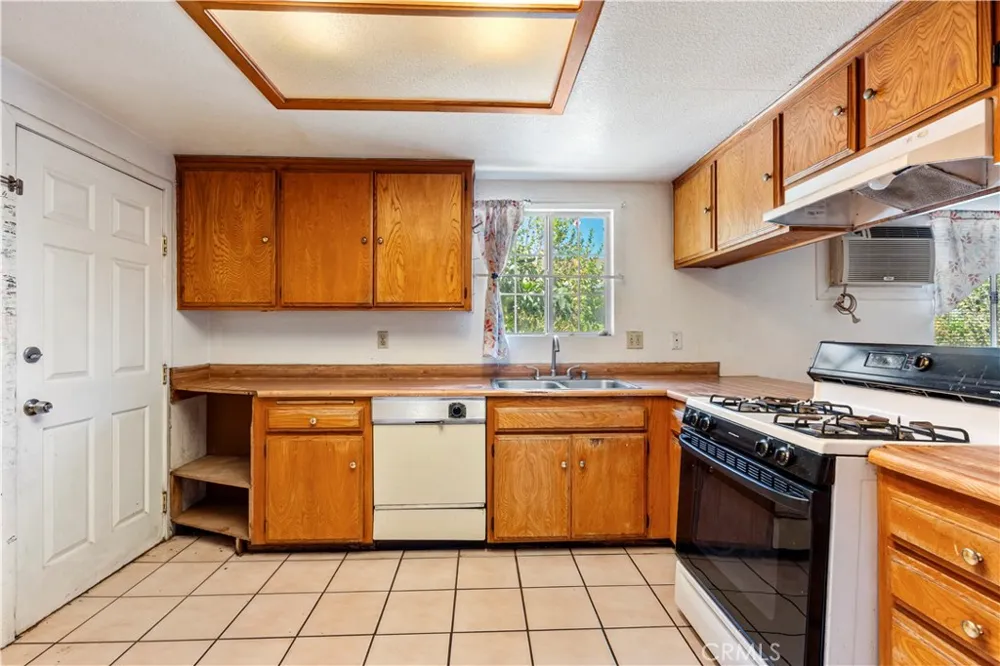 523 W Locust Street Ontario, CA 91762