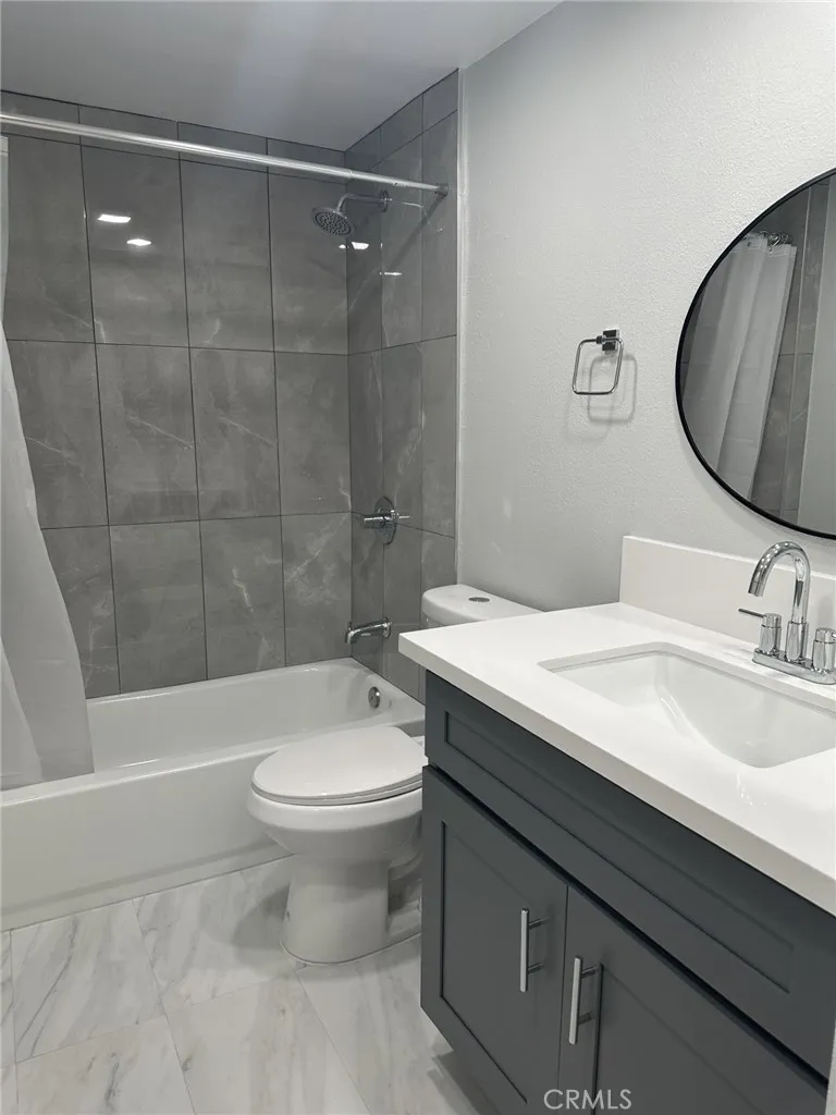 9792 Spruce Court Cypress, CA 90630