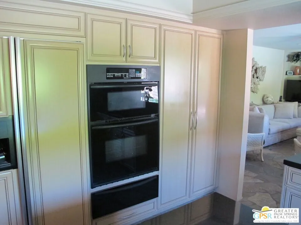 1586 S San Mateo Drive Palm Springs, CA 92264