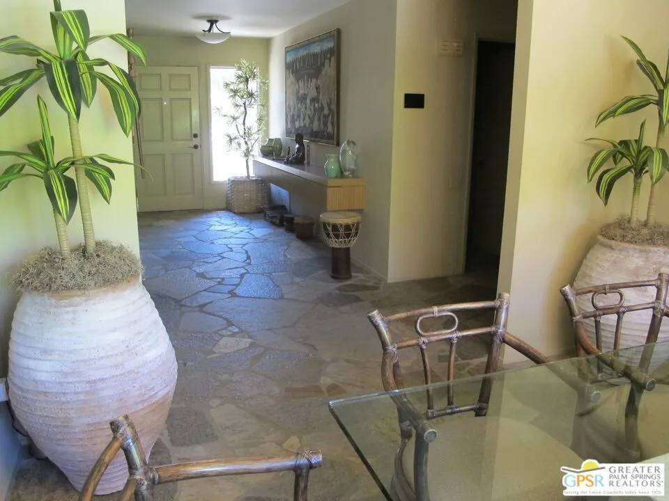 1586 S San Mateo Drive Palm Springs, CA 92264