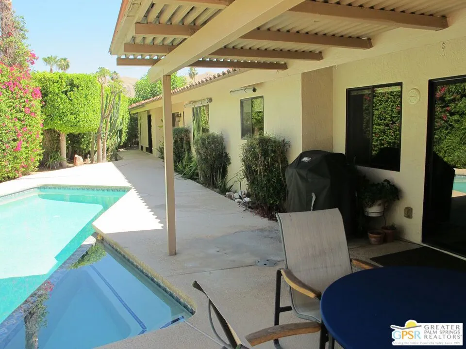 1586 S San Mateo Drive Palm Springs, CA 92264