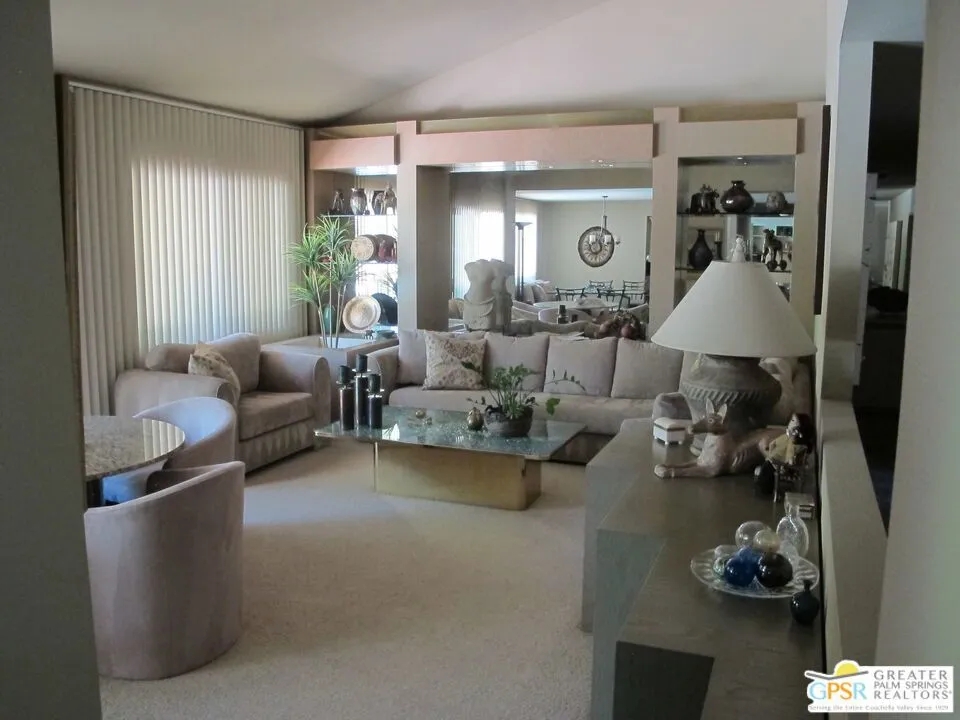 1586 S San Mateo Drive Palm Springs, CA 92264