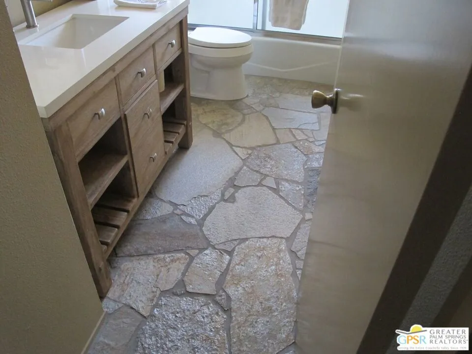 1586 S San Mateo Drive Palm Springs, CA 92264