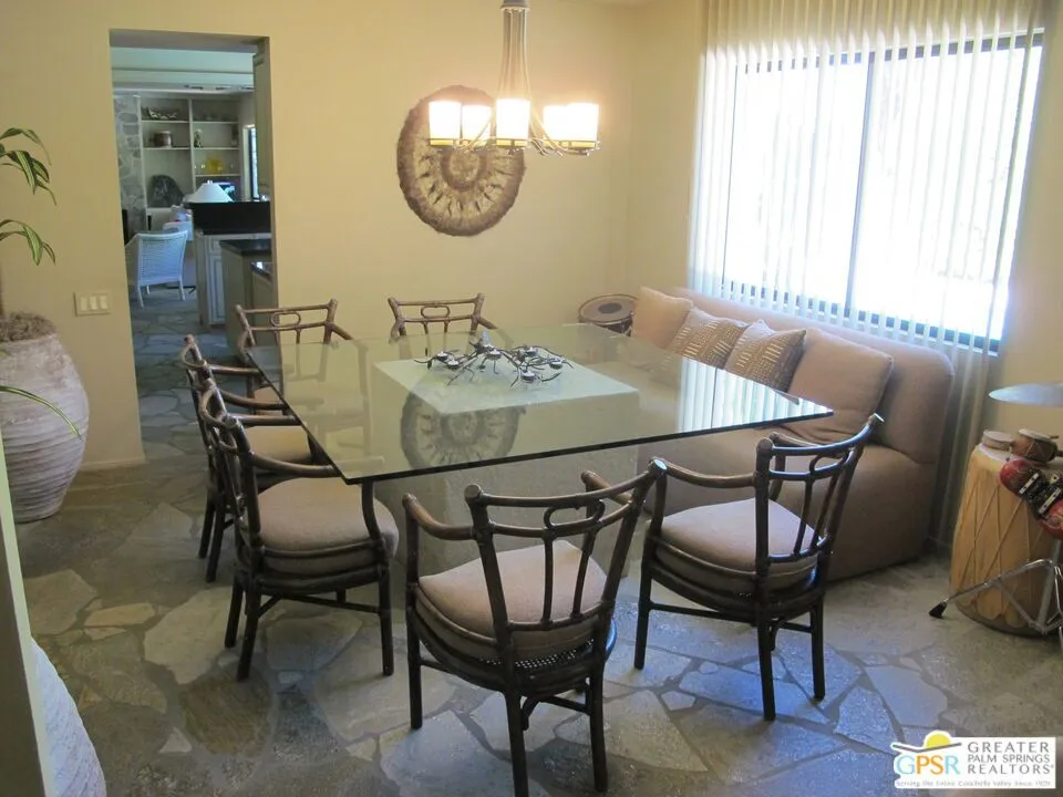 1586 S San Mateo Drive Palm Springs, CA 92264