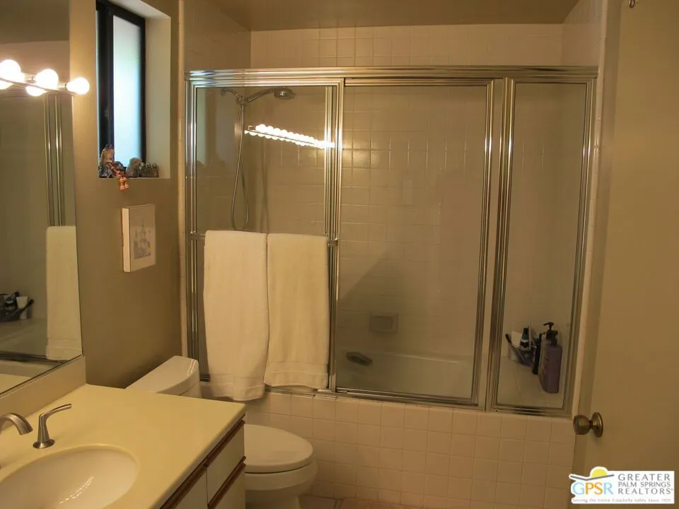 1586 S San Mateo Drive Palm Springs, CA 92264