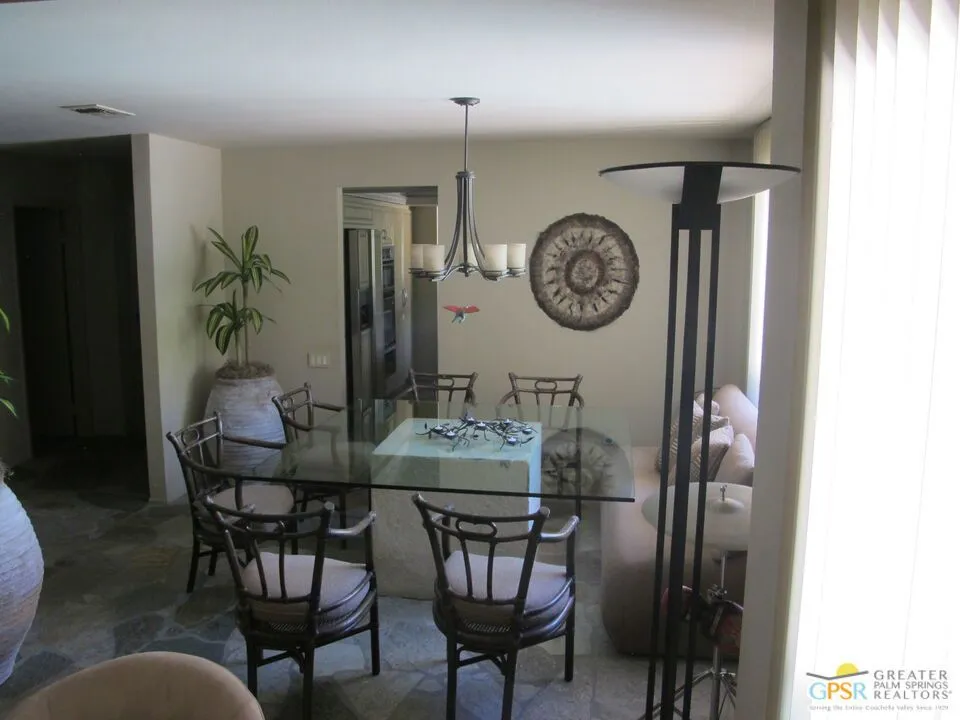 1586 S San Mateo Drive Palm Springs, CA 92264