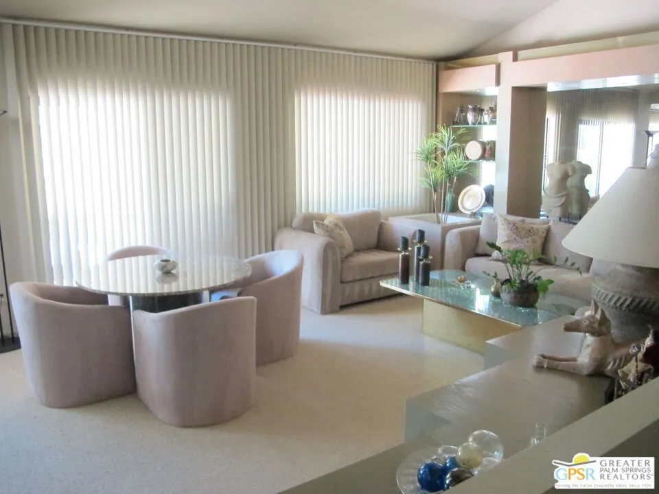 1586 S San Mateo Drive Palm Springs, CA 92264
