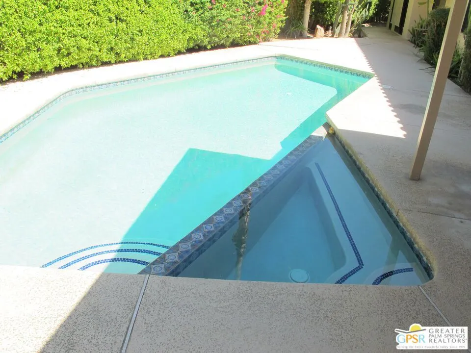1586 S San Mateo Drive Palm Springs, CA 92264