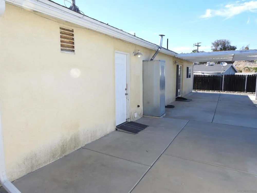 1069 Woodhaven Drive Spring Valley, CA 91977