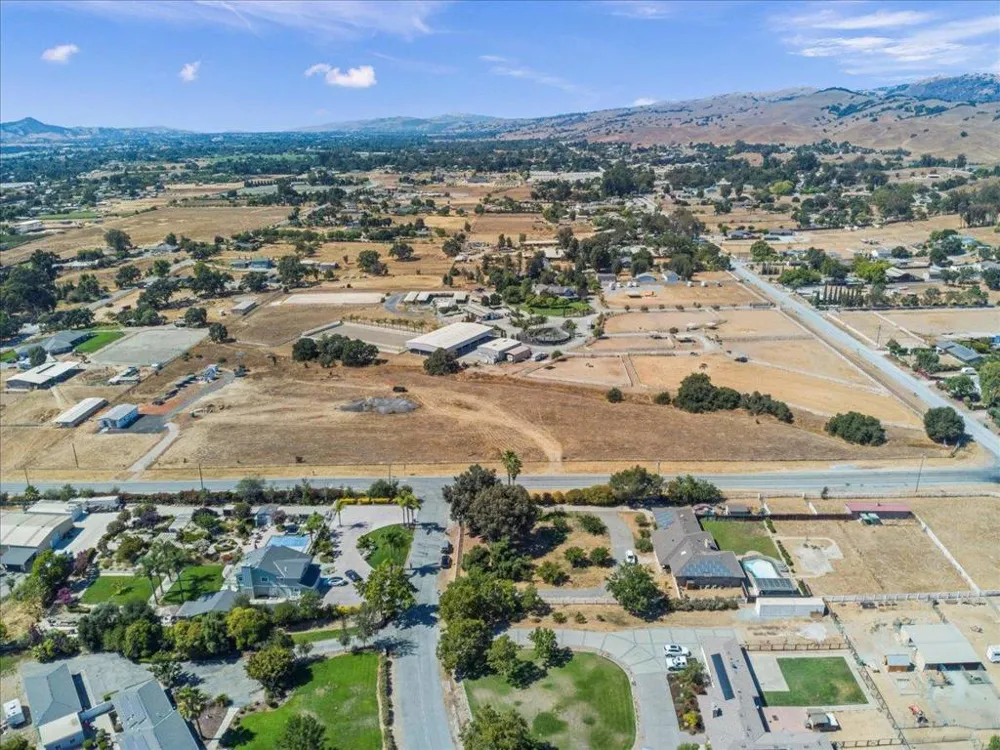 2055 Rucker Avenue Gilroy, CA 95020