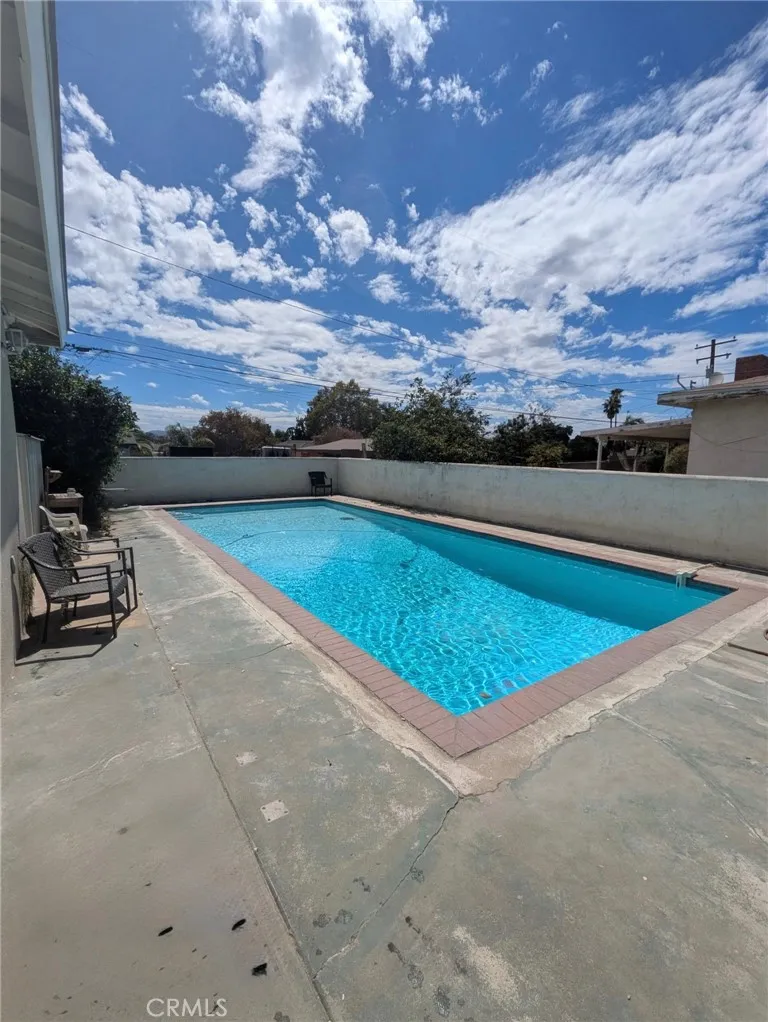 25275 18th San Bernardino, CA 92404