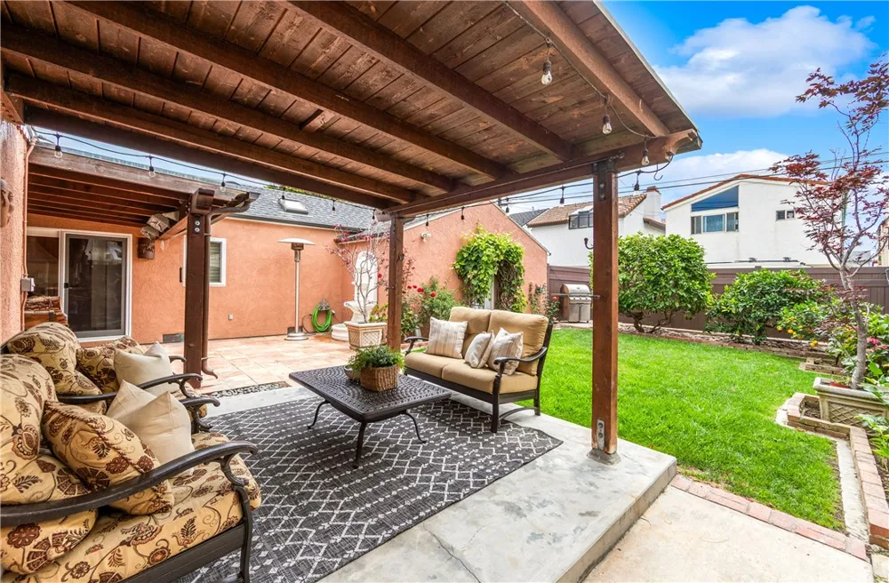 312 15th Seal Beach, CA 90740