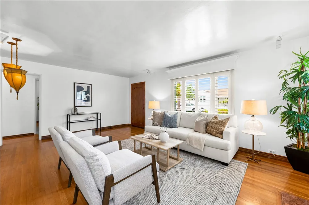312 15th Seal Beach, CA 90740