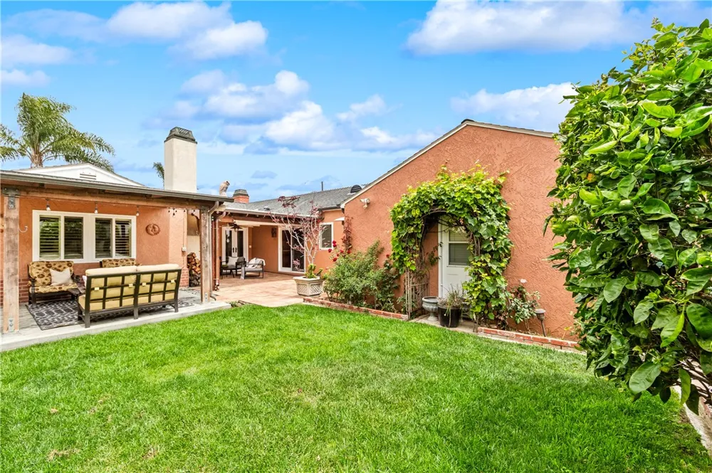 312 15th Seal Beach, CA 90740