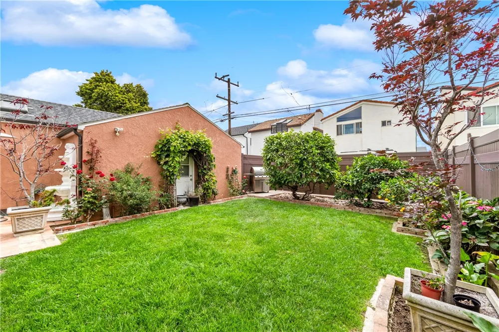 312 15th Seal Beach, CA 90740