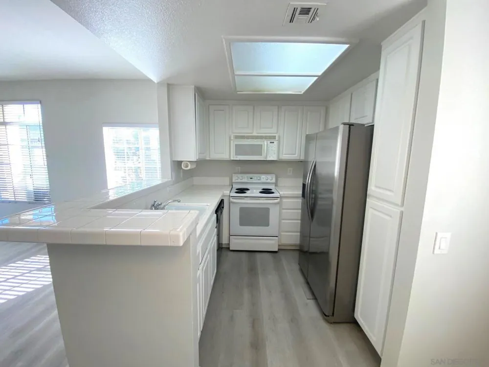 2220 Camino de la Reina #204 San Diego, CA 92108