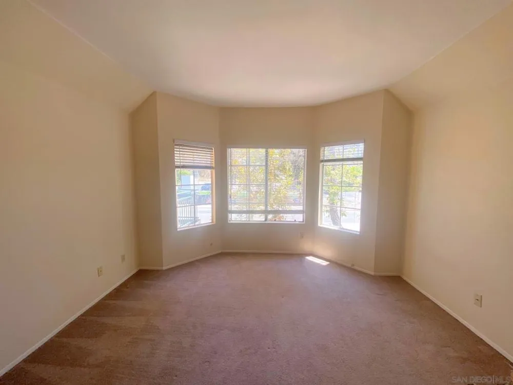 2220 Camino de la Reina #204 San Diego, CA 92108