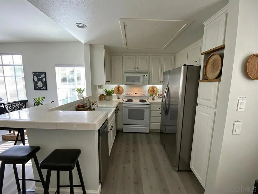 2220 Camino de la Reina #204 San Diego, CA 92108