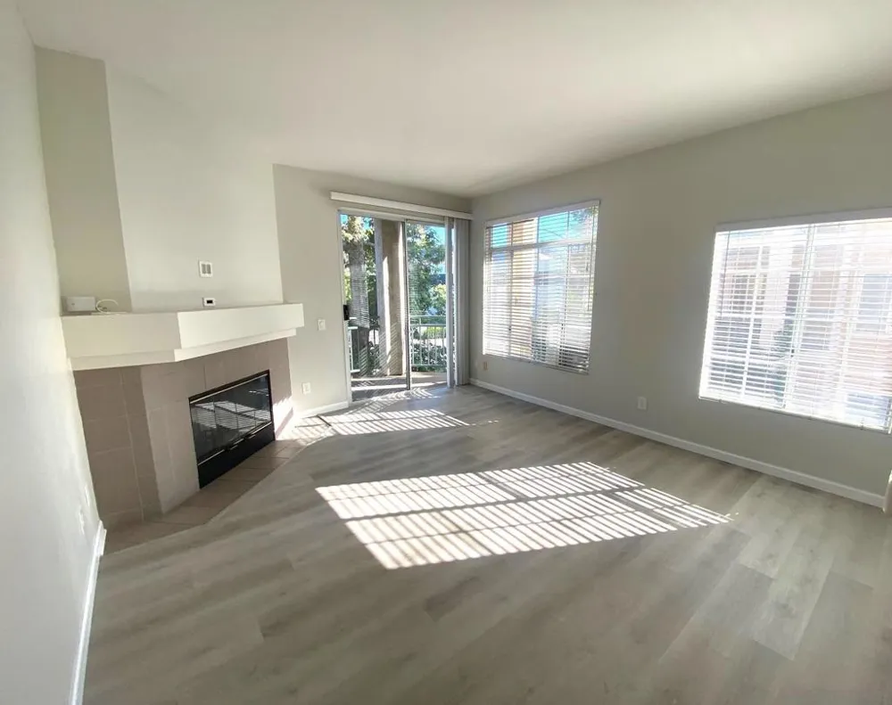 2220 Camino de la Reina #204 San Diego, CA 92108