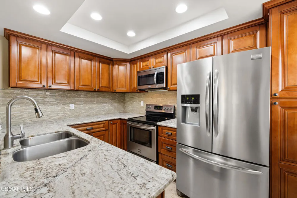 4950 Louise Avenue #301 Encino, CA 91316