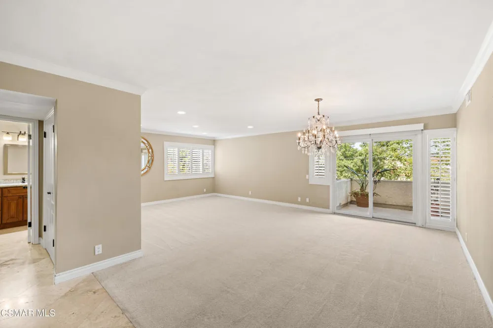 4950 Louise Avenue #301 Encino, CA 91316