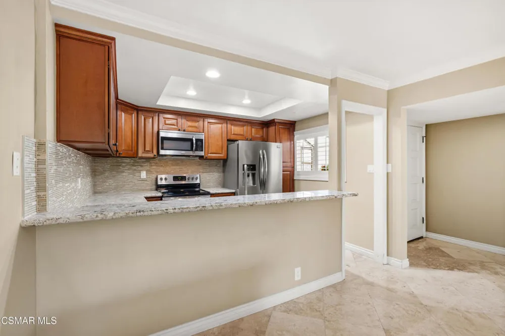 4950 Louise Avenue #301 Encino, CA 91316