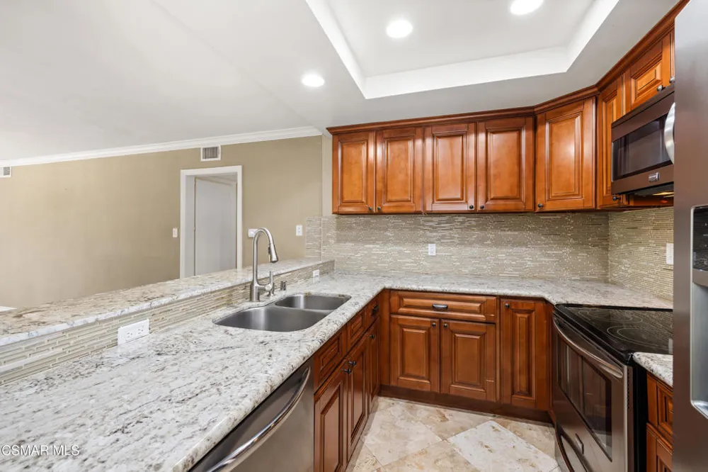 4950 Louise Avenue #301 Encino, CA 91316