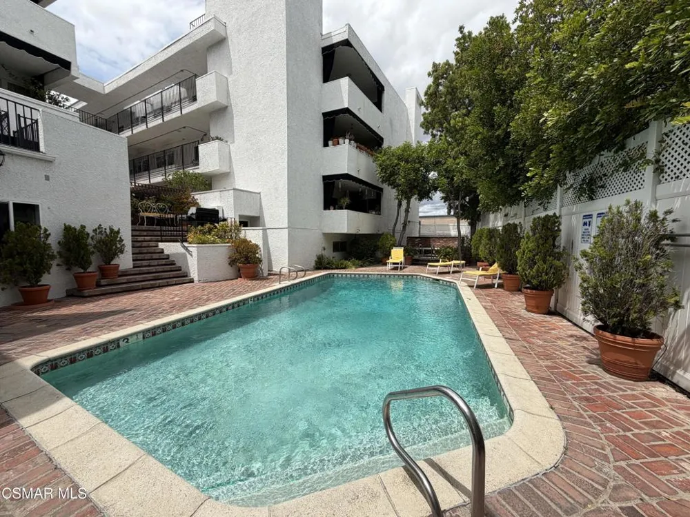 4950 Louise Avenue #301 Encino, CA 91316