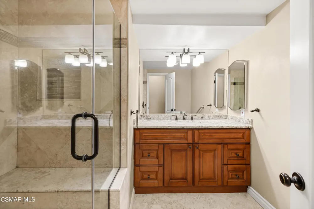 4950 Louise Avenue #301 Encino, CA 91316