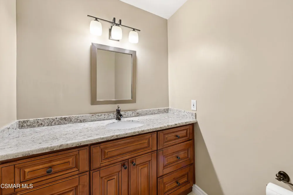 4950 Louise Avenue #301 Encino, CA 91316