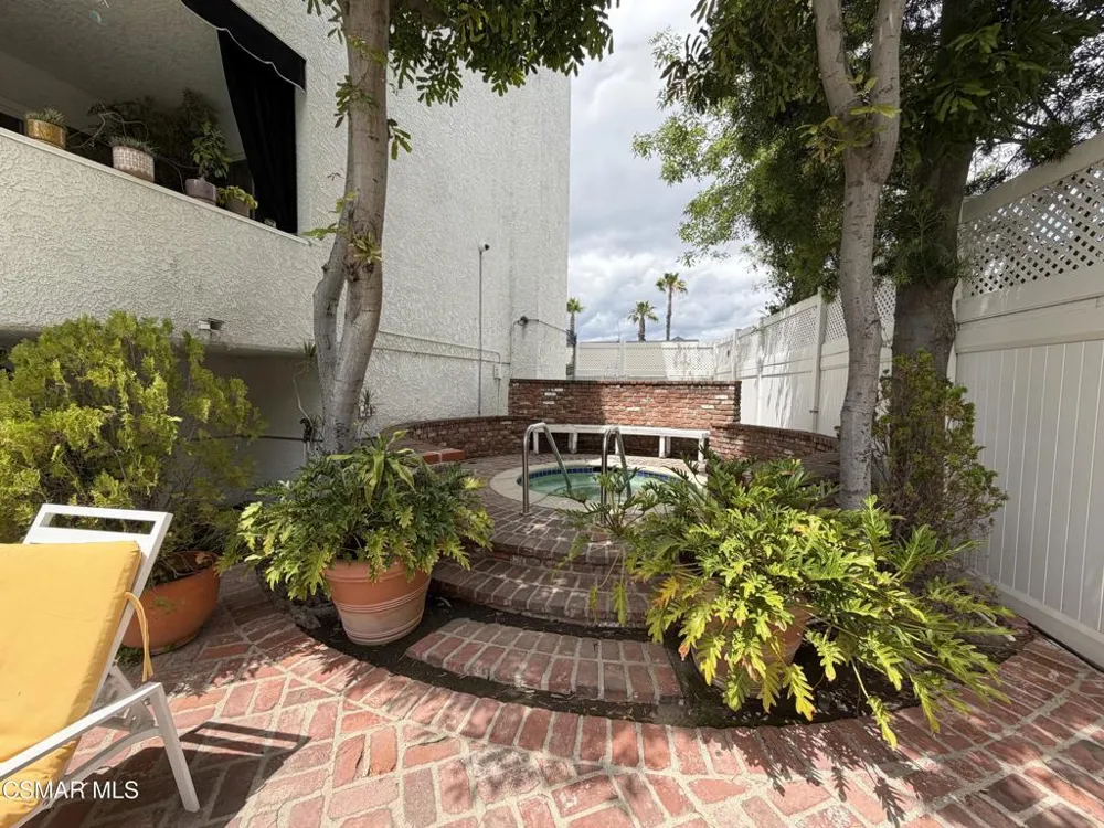 4950 Louise Avenue #301 Encino, CA 91316