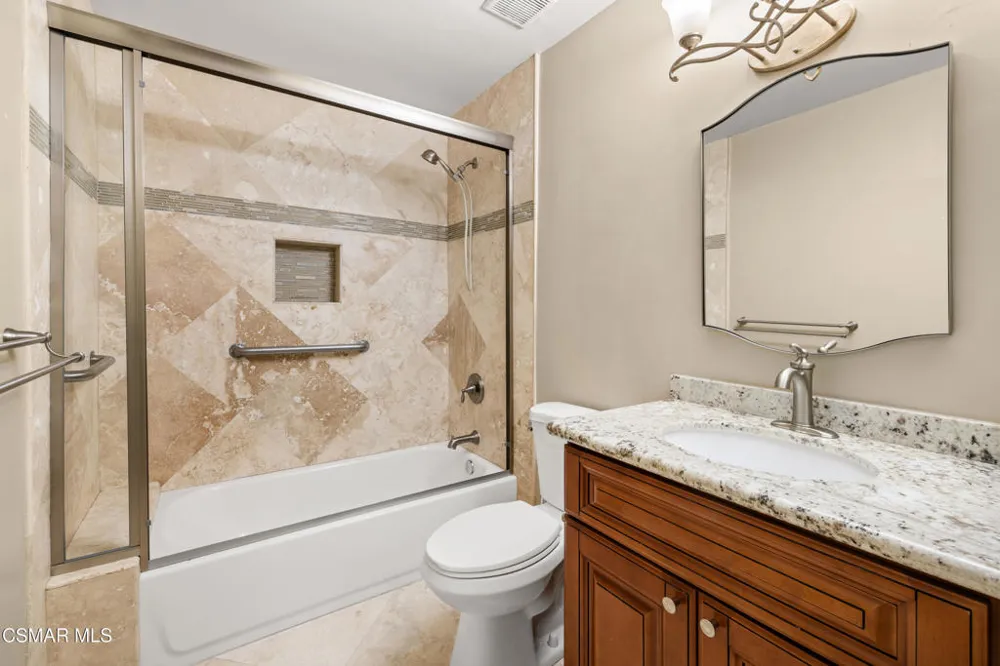 4950 Louise Avenue #301 Encino, CA 91316