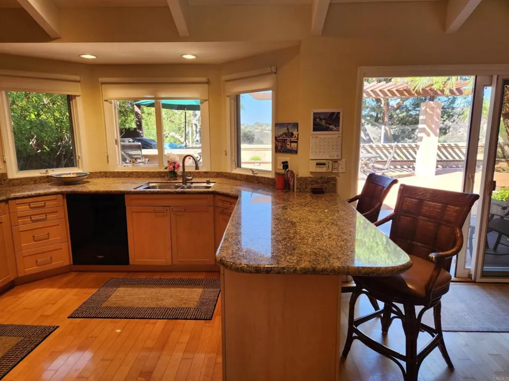 7245 Carpa Court Carlsbad, CA 92009