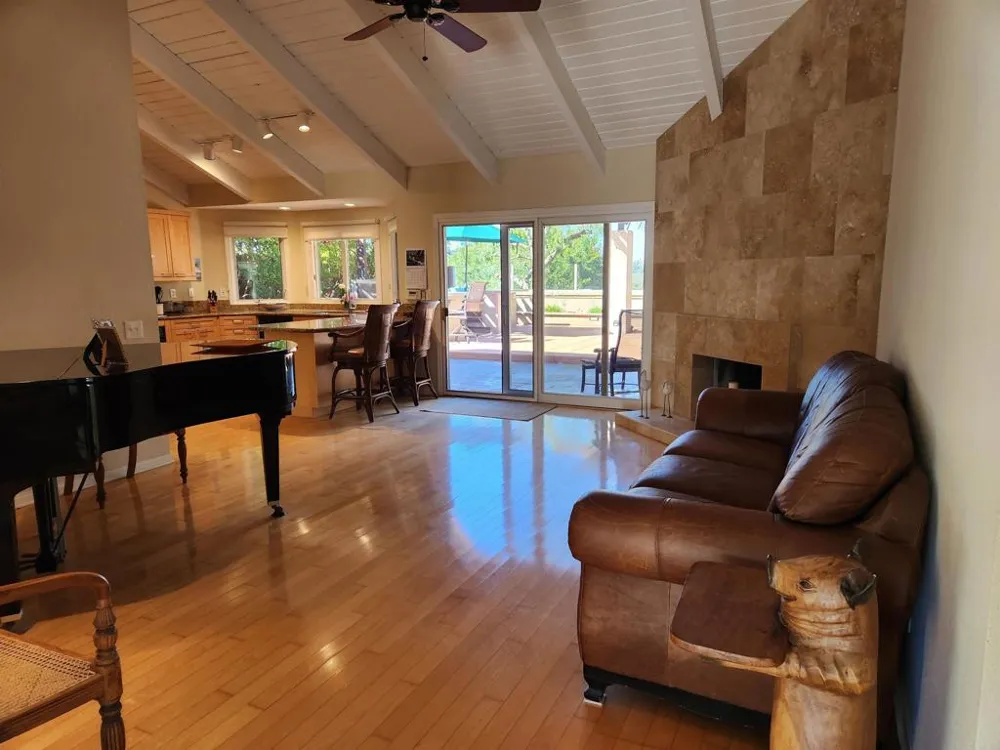 7245 Carpa Court Carlsbad, CA 92009
