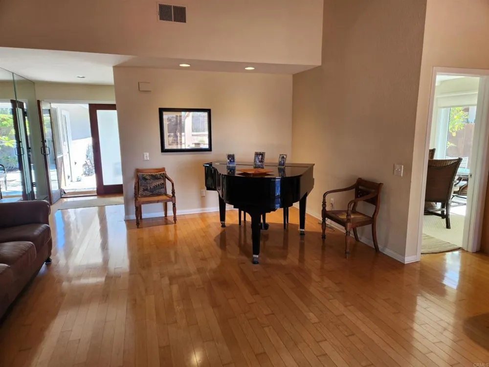 7245 Carpa Court Carlsbad, CA 92009
