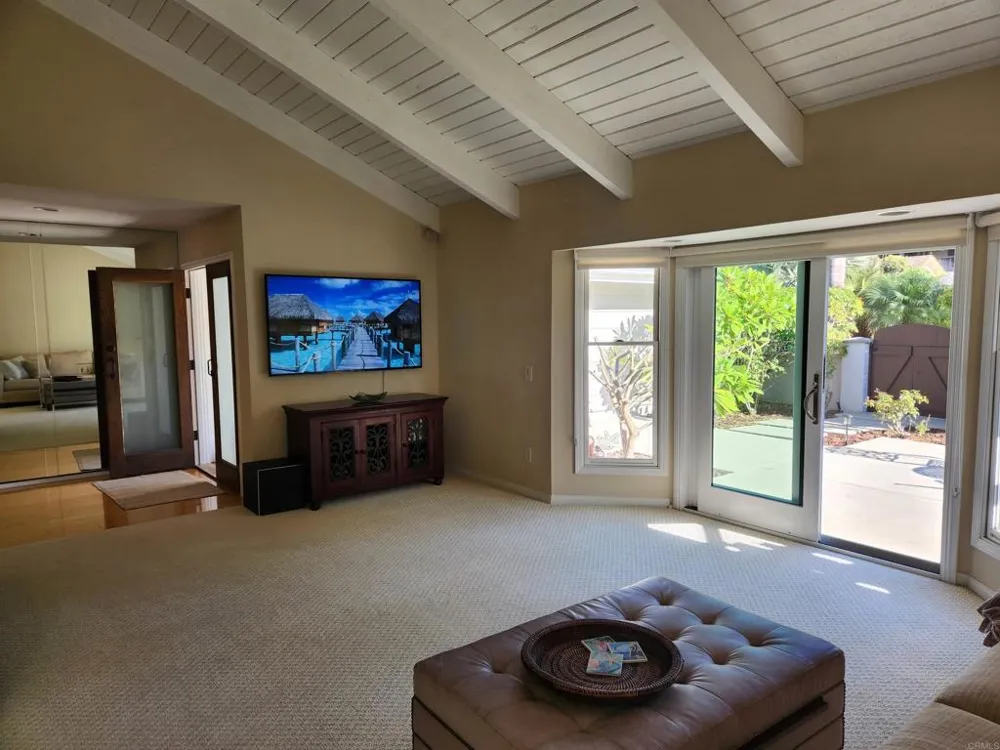 7245 Carpa Court Carlsbad, CA 92009