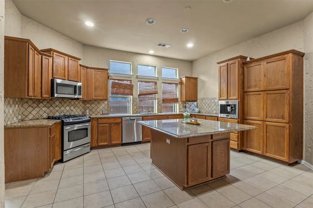 9413 Granger Lane Fort Worth, TX 76244