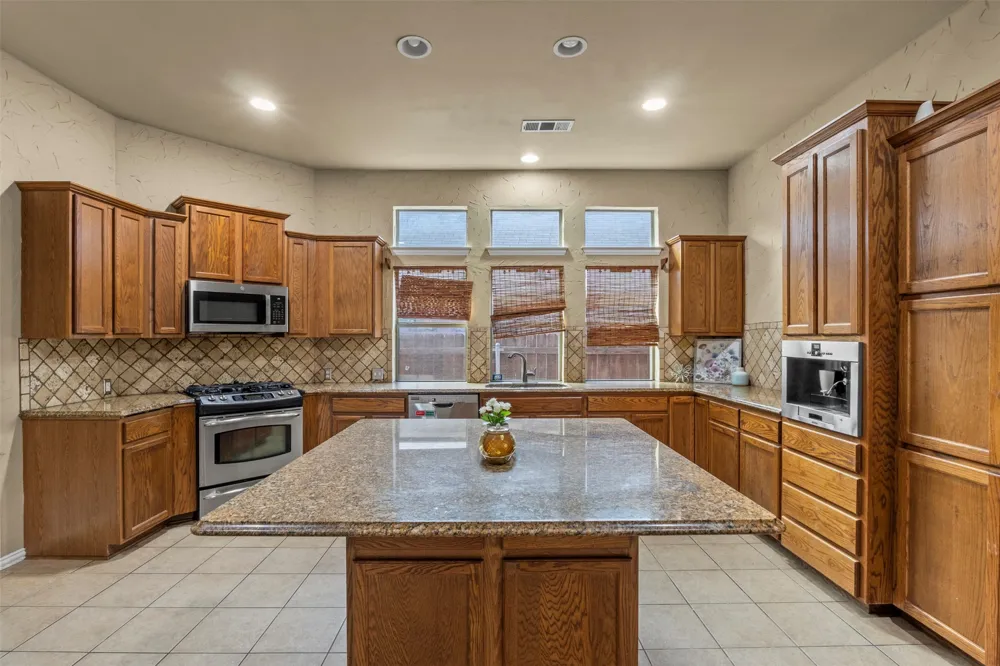 9413 Granger Lane Fort Worth, TX 76244