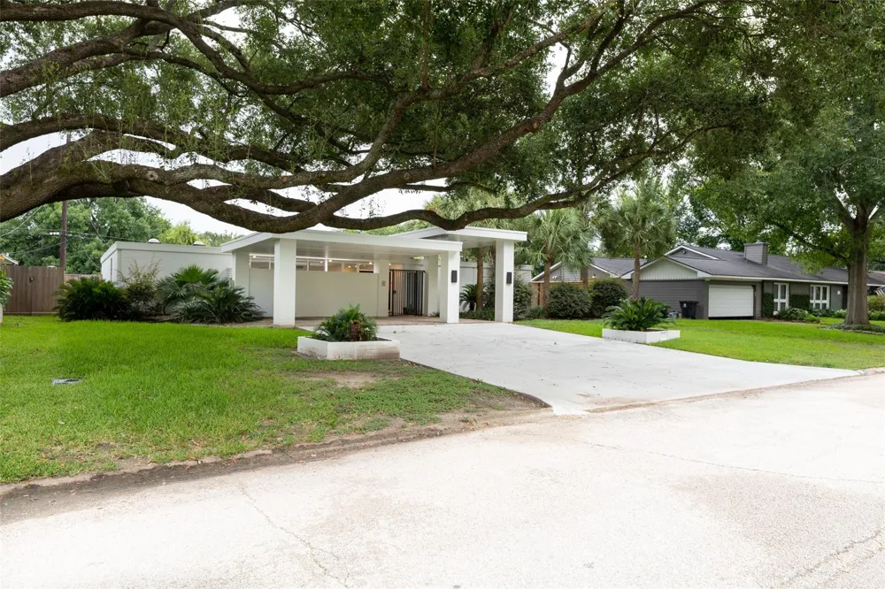 10211 Willowgrove Drive Houston, TX 77035