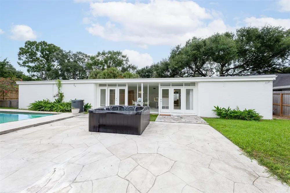 10211 Willowgrove Drive Houston, TX 77035